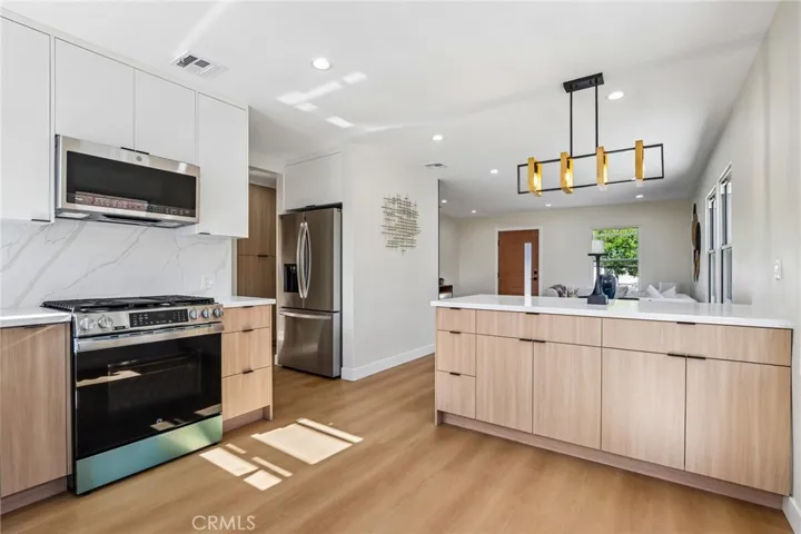 2213 N Valley Street, Burbank, California 91505