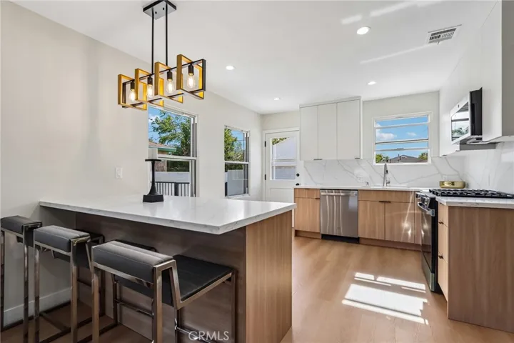 2213 N Valley Street, Burbank, California 91505