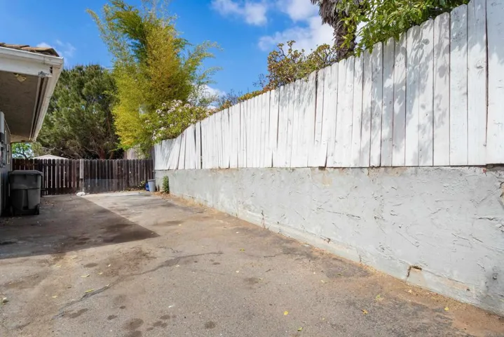 1228 Tower Drive, Vista, California 92083