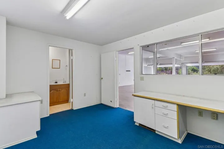 6214 Radio, San Diego, California 92114