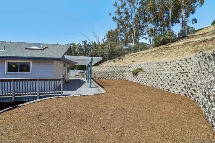 6214 Radio, San Diego, California 92114