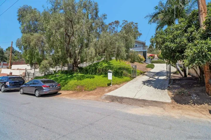 6214 Radio, San Diego, California 92114