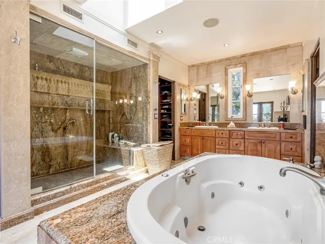2349 N Catalina, Los Angeles, California 90027