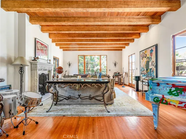 2349 N Catalina, Los Angeles, California 90027