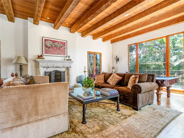 2349 N Catalina, Los Angeles, California 90027