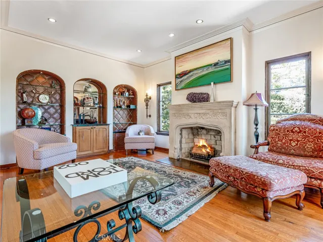 2349 N Catalina, Los Angeles, California 90027