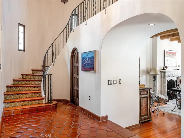 2349 N Catalina, Los Angeles, California 90027