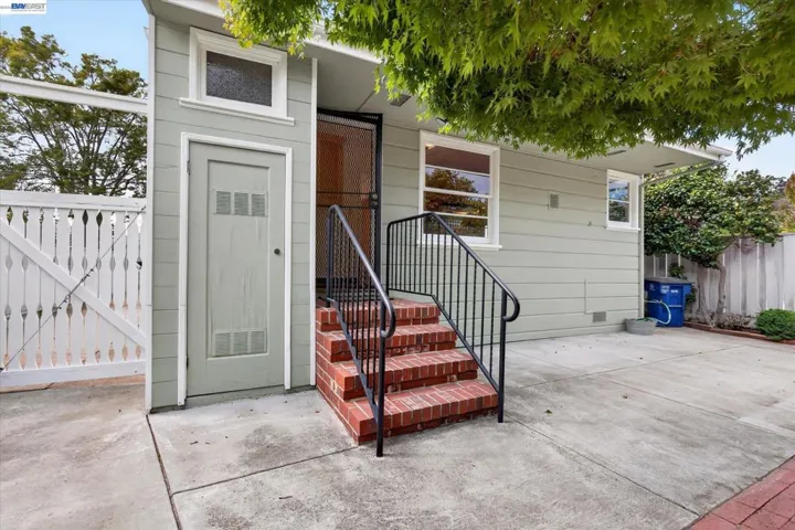 Kitchen steps to the back yard