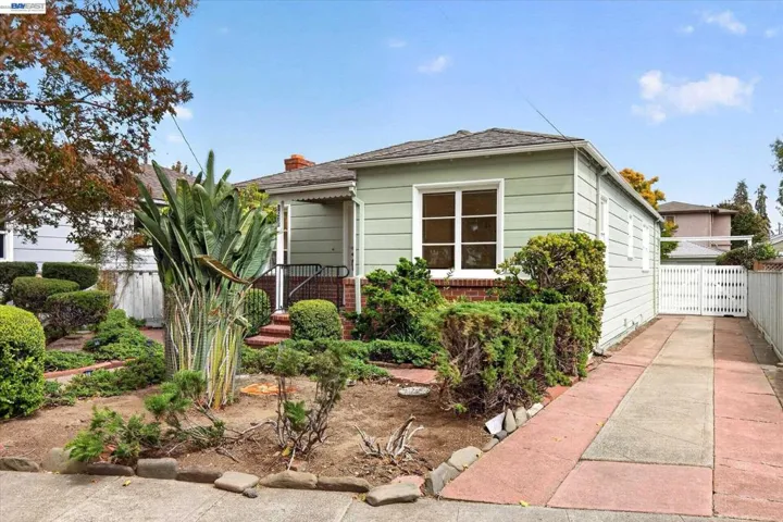 1075 Durant