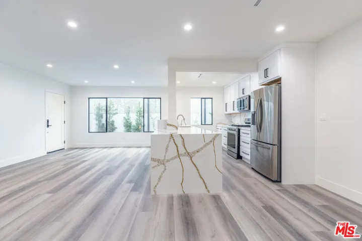 1262 N Sweetzer Avenue 109, West Hollywood, California 90069