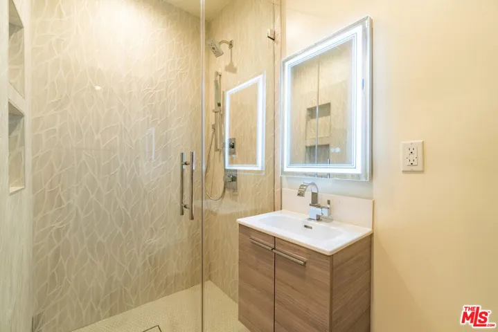 1262 N Sweetzer Avenue 109, West Hollywood, California 90069