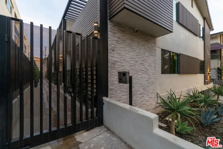 1262 N Sweetzer Avenue 109, West Hollywood, California 90069