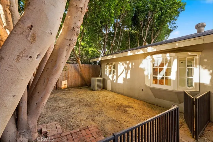 5345 Don Pio Drive, Woodland Hills, California 91364