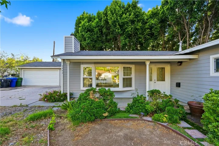 5345 Don Pio Drive, Woodland Hills, California 91364
