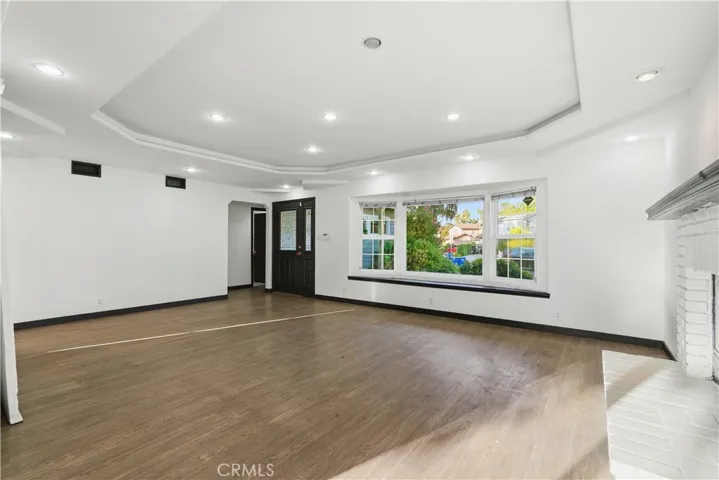 5345 Don Pio Drive, Woodland Hills, California 91364