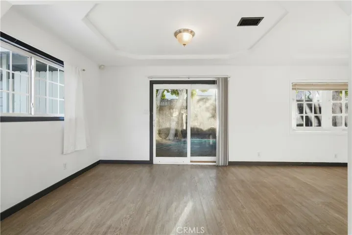 5345 Don Pio Drive, Woodland Hills, California 91364