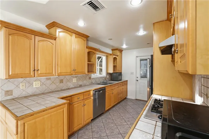 5345 Don Pio Drive, Woodland Hills, California 91364
