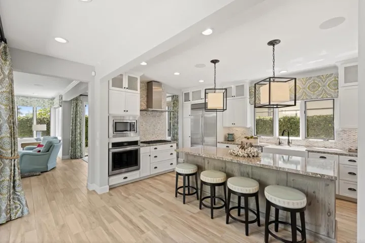 2340 Rue Des Chateaux, Carlsbad, California 92008