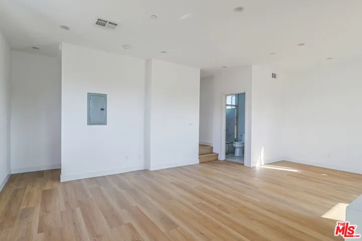 1923 1/2 Carmona Avenue, Los Angeles, California 90016