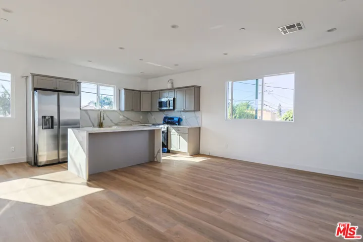 1923 1/2 Carmona Avenue, Los Angeles, California 90016