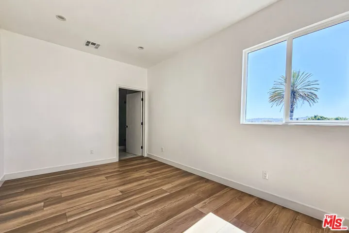 1923 1/2 Carmona Avenue, Los Angeles, California 90016