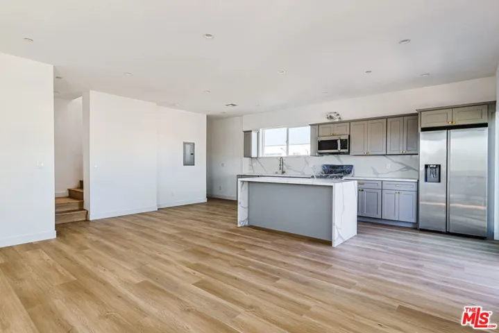 1923 1/2 Carmona Avenue, Los Angeles, California 90016
