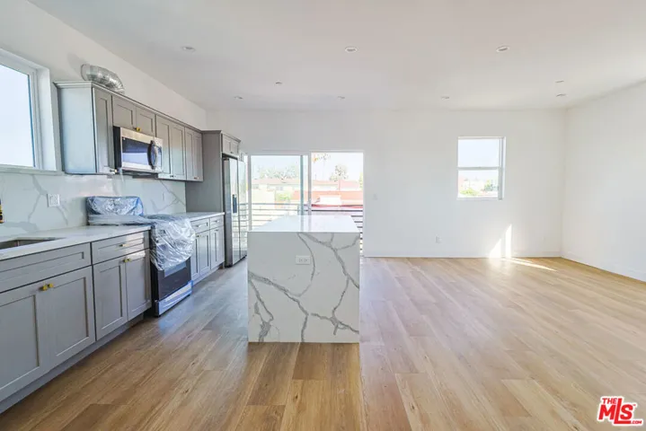 1923 1/2 Carmona Avenue, Los Angeles, California 90016