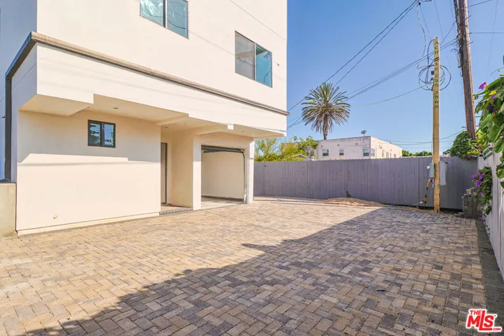 1923 1/2 Carmona Avenue, Los Angeles, California 90016