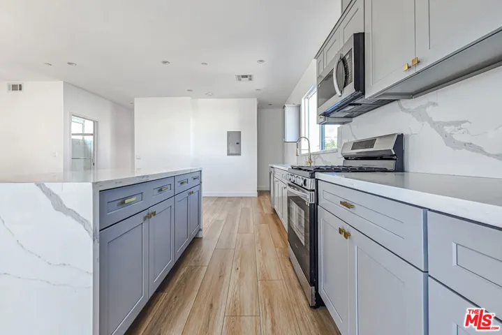 1923 1/2 Carmona Avenue, Los Angeles, California 90016