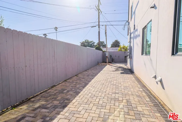 1923 1/2 Carmona Avenue, Los Angeles, California 90016