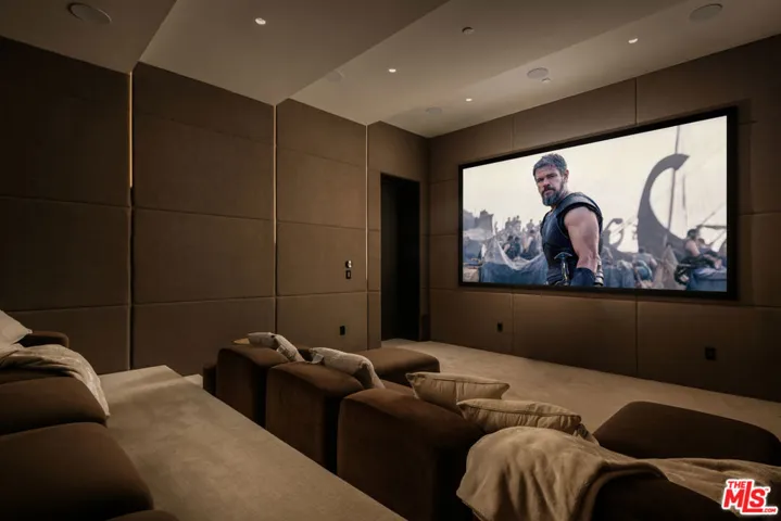 9262 Thrush Way, Los Angeles, California 90069