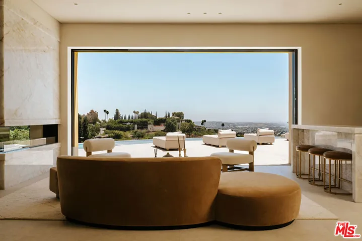 9262 Thrush Way, Los Angeles, California 90069