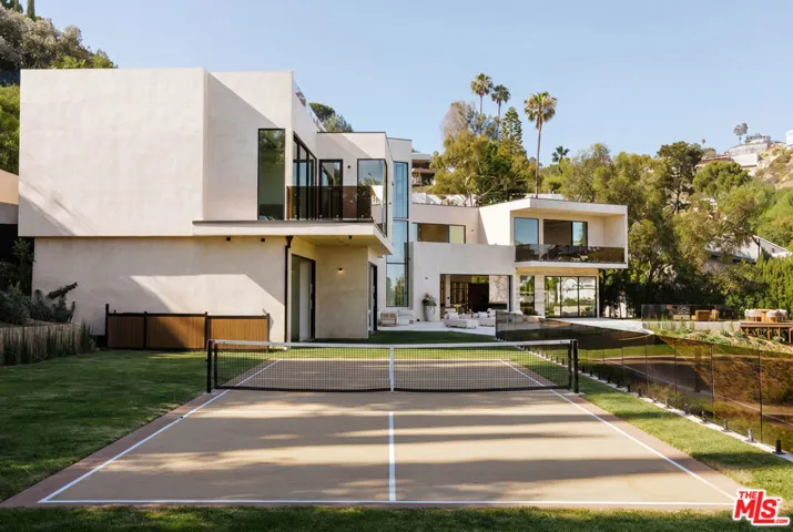9262 Thrush Way, Los Angeles, California 90069