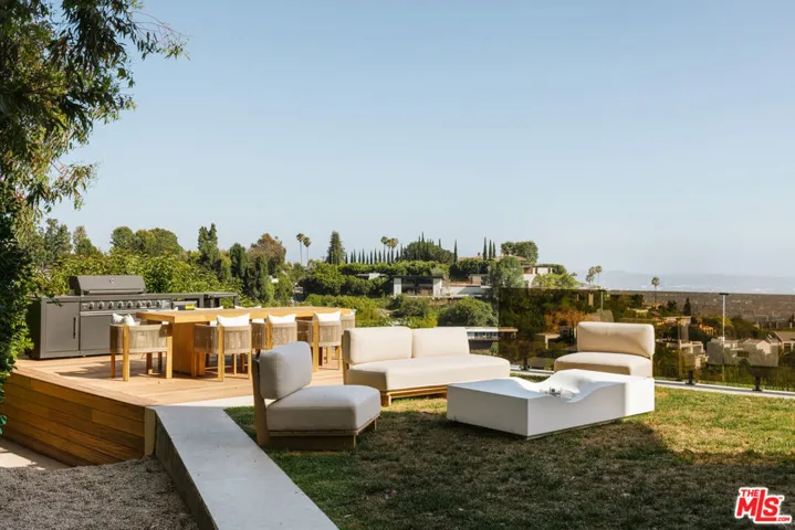 9262 Thrush Way, Los Angeles, California 90069