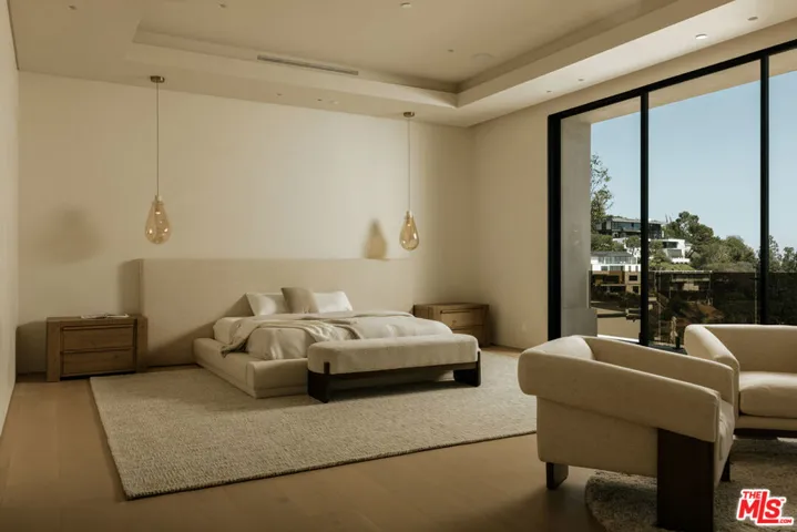9262 Thrush Way, Los Angeles, California 90069