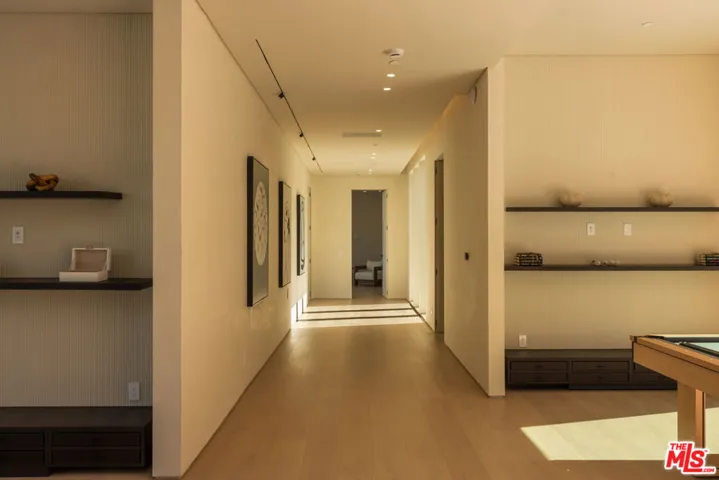9262 Thrush Way, Los Angeles, California 90069