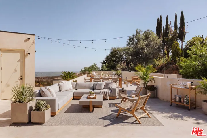9262 Thrush Way, Los Angeles, California 90069