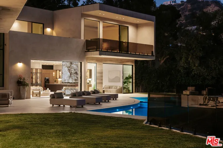 9262 Thrush Way, Los Angeles, California 90069