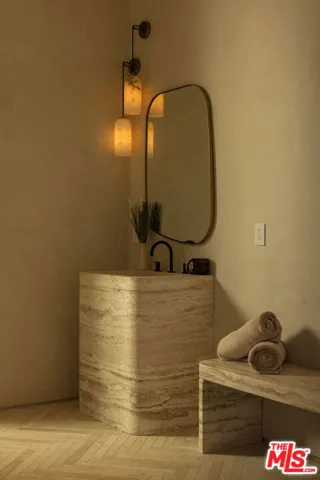 9262 Thrush Way, Los Angeles, California 90069