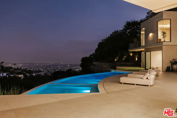 9262 Thrush Way, Los Angeles, California 90069