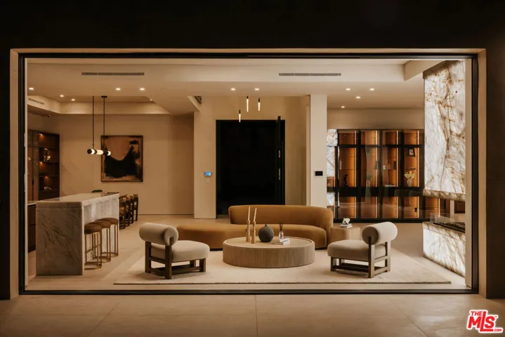 9262 Thrush Way, Los Angeles, California 90069