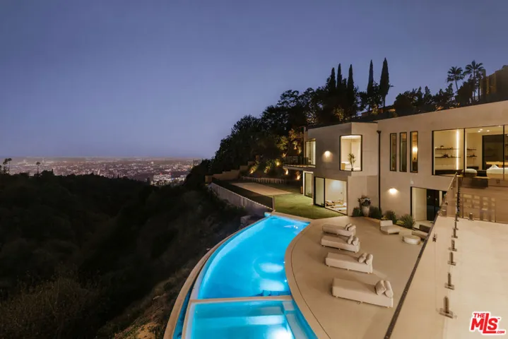 9262 Thrush Way, Los Angeles, California 90069