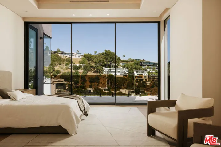 9262 Thrush Way, Los Angeles, California 90069