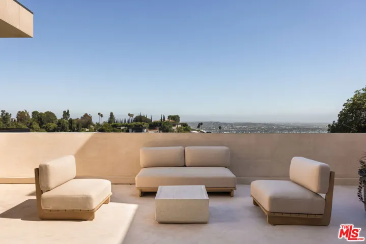 9262 Thrush Way, Los Angeles, California 90069