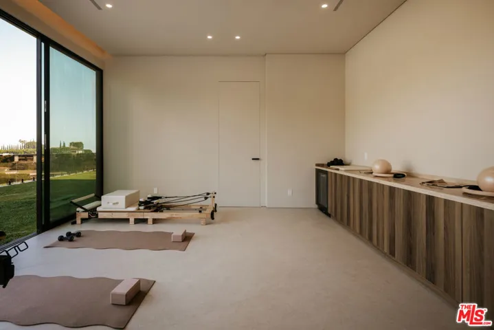 9262 Thrush Way, Los Angeles, California 90069