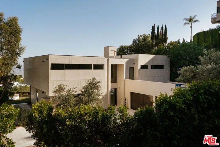 9262 Thrush Way, Los Angeles, California 90069