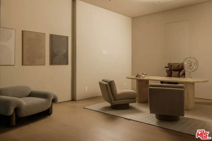 9262 Thrush Way, Los Angeles, California 90069