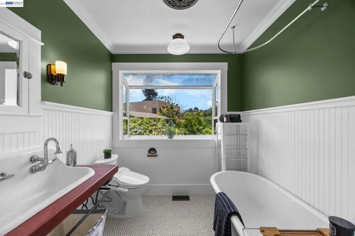 2521 Pleasant St, Oakland, California 94602