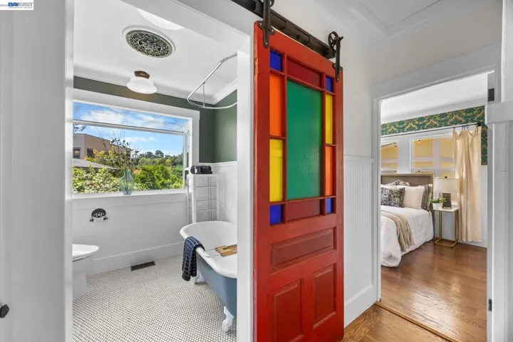 2521 Pleasant St, Oakland, California 94602