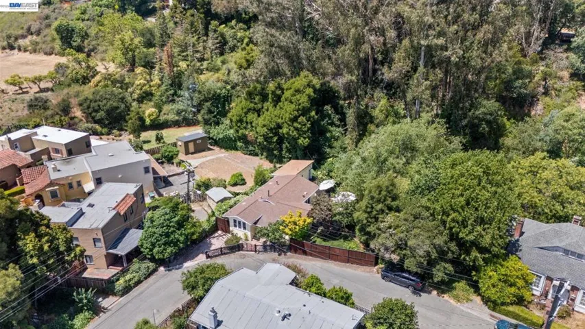 2521 Pleasant St, Oakland, California 94602